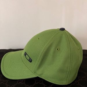 NEW Oakley Green Cap